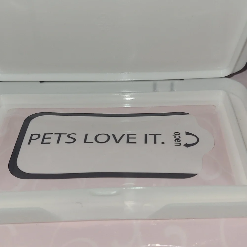 NWT Paris Hilton Grooming Wipes - 100 Count